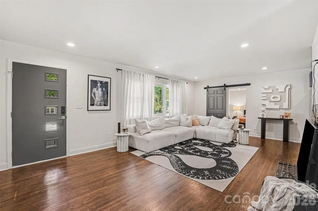 1027 Dresden Drive W Charlotte NC 28205