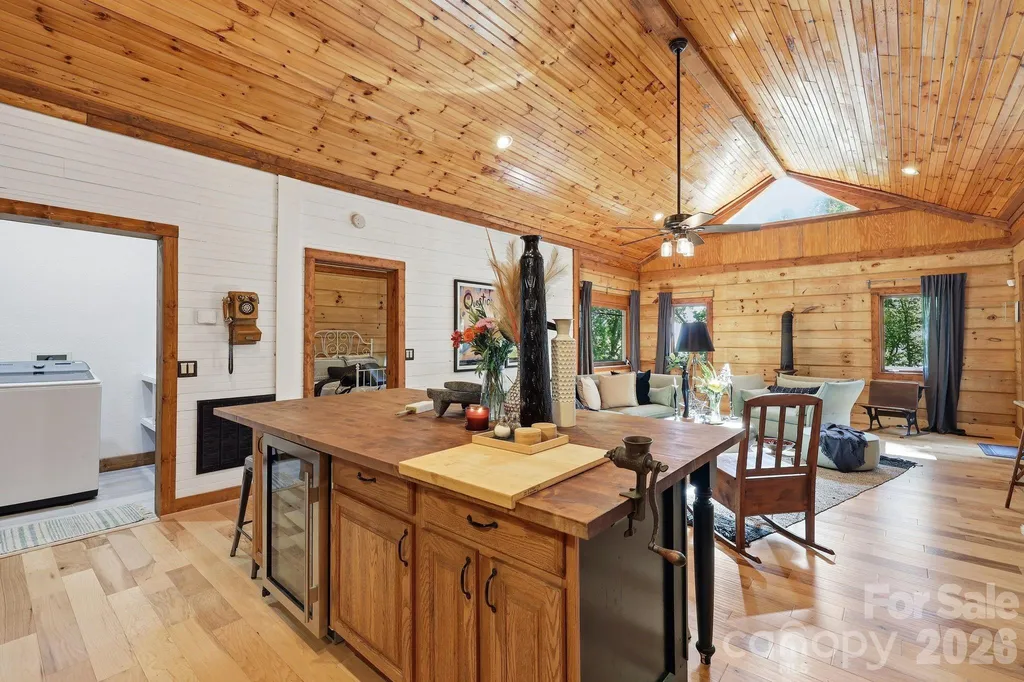 619 Leisure Lane Burnsville NC 28714