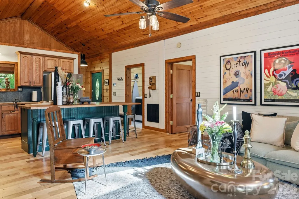619 Leisure Lane Burnsville NC 28714