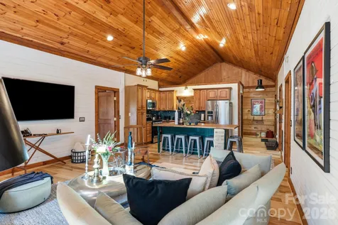 619 Leisure Lane Burnsville NC 28714