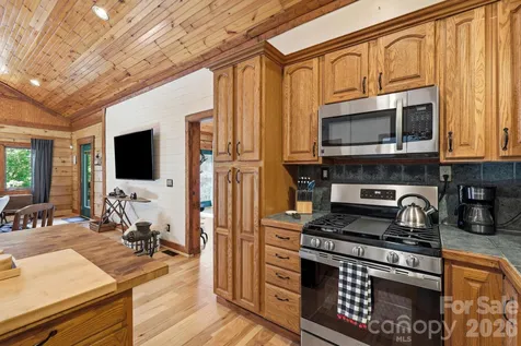 619 Leisure Lane Burnsville NC 28714