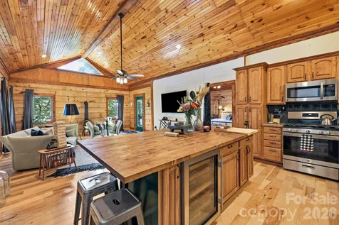 619 Leisure Lane Burnsville NC 28714