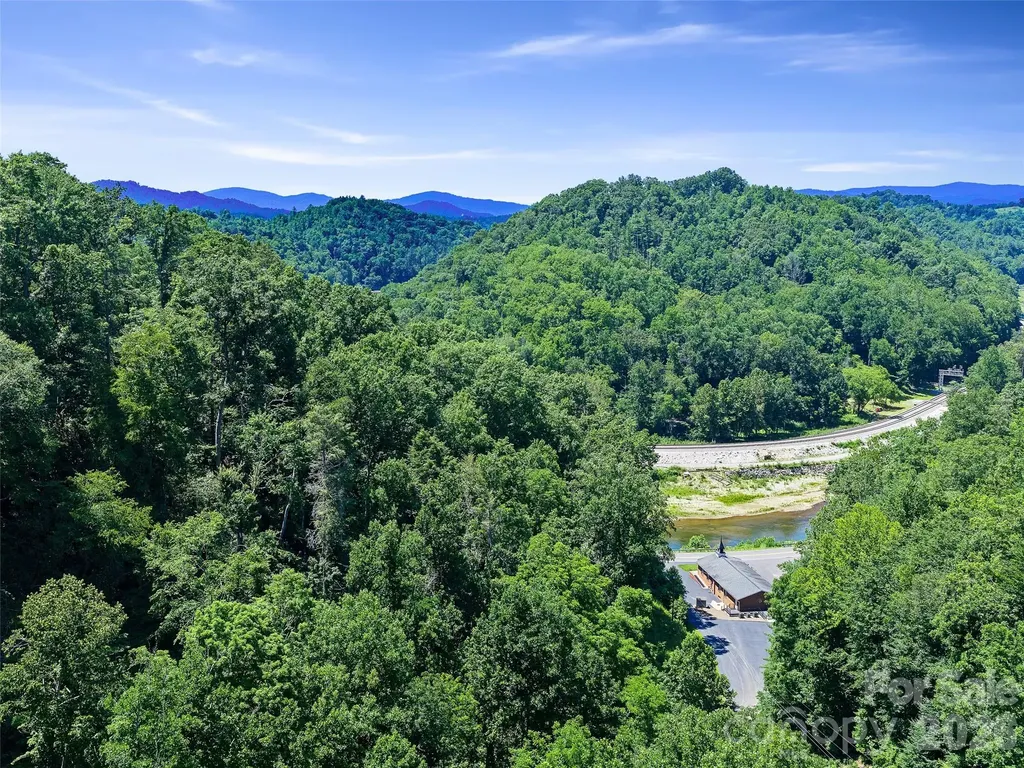 000 Sugar Creek Lane Green Mountain NC 28740