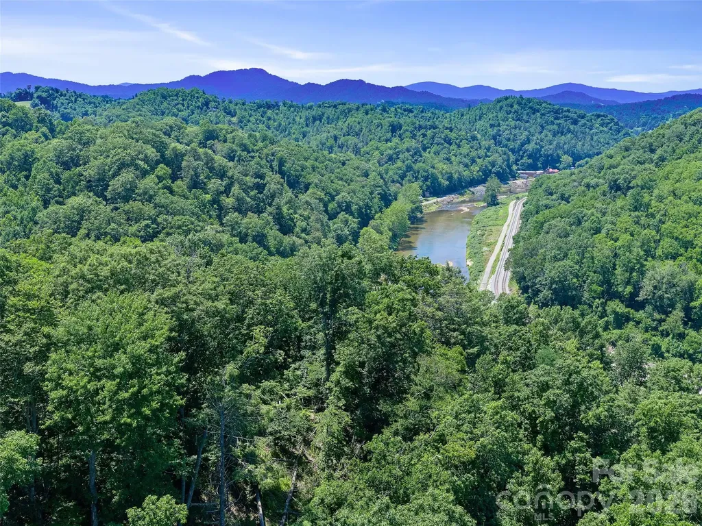 000 Sugar Creek Lane Green Mountain NC 28740