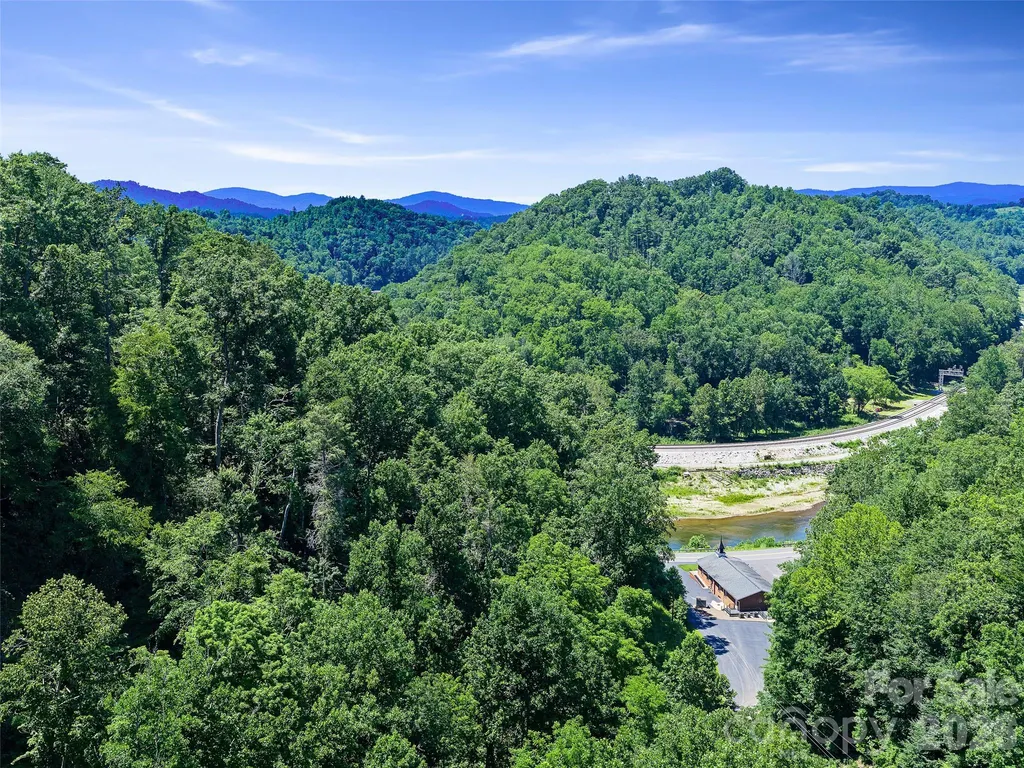 000 Sugar Creek Lane Green Mountain NC 28740