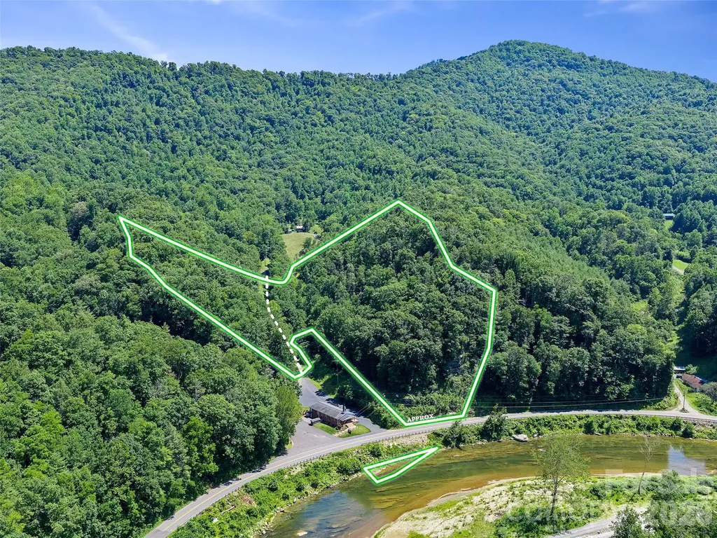 000 Sugar Creek Lane Green Mountain NC 28740