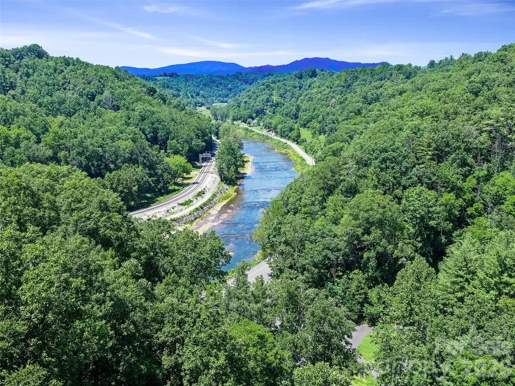 000 Sugar Creek Lane Green Mountain NC 28740