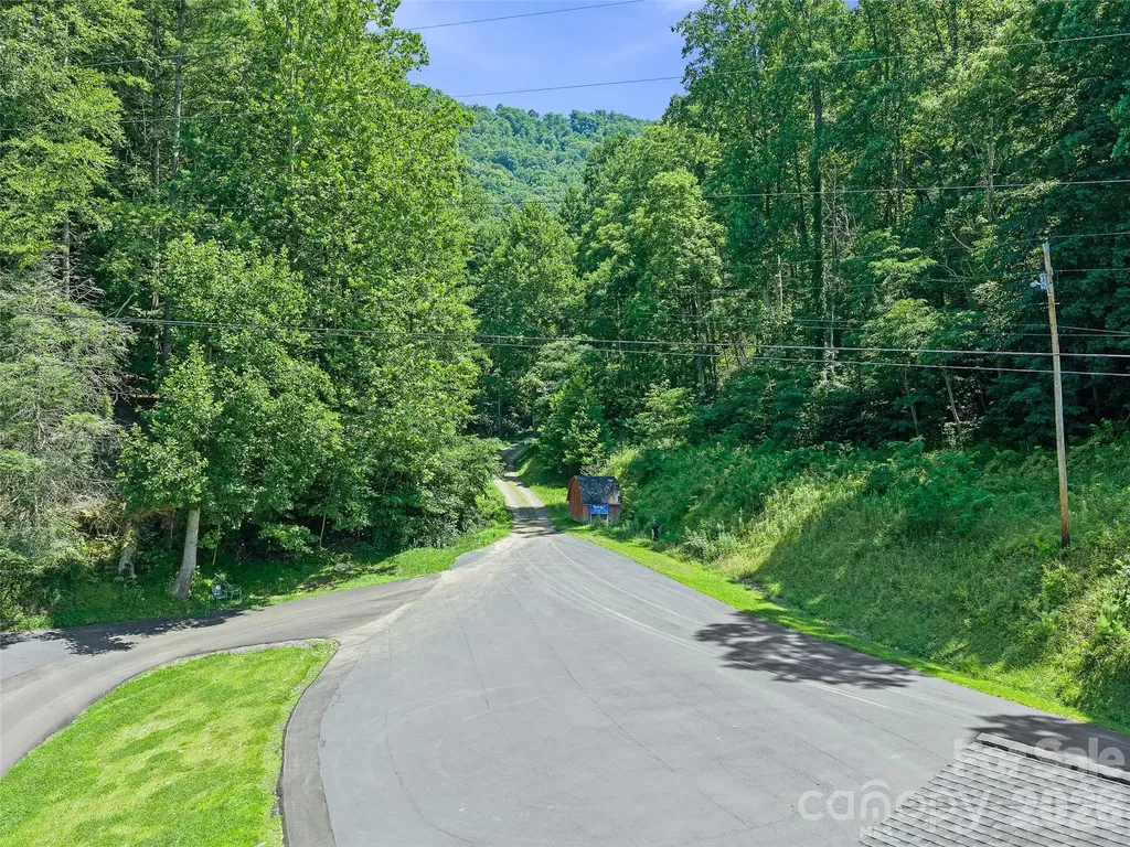000 Sugar Creek Lane Green Mountain NC 28740
