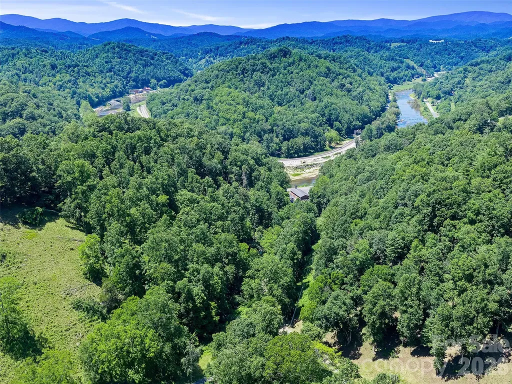 000 Sugar Creek Lane Green Mountain NC 28740