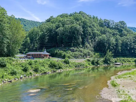 000 Sugar Creek Lane Green Mountain NC 28740