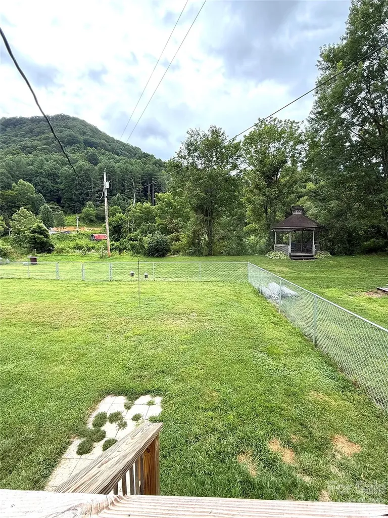 10755 Nc 209 Highway Hot Springs NC 28743
