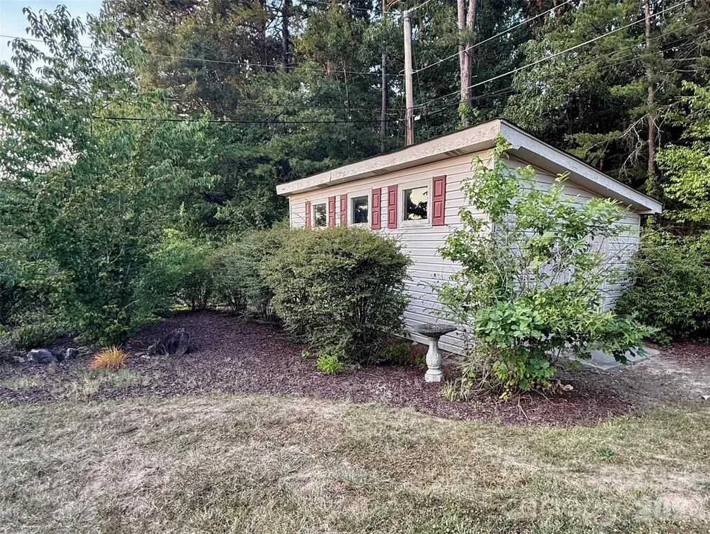 1100 Jennifer Lane Cherryville NC 28021