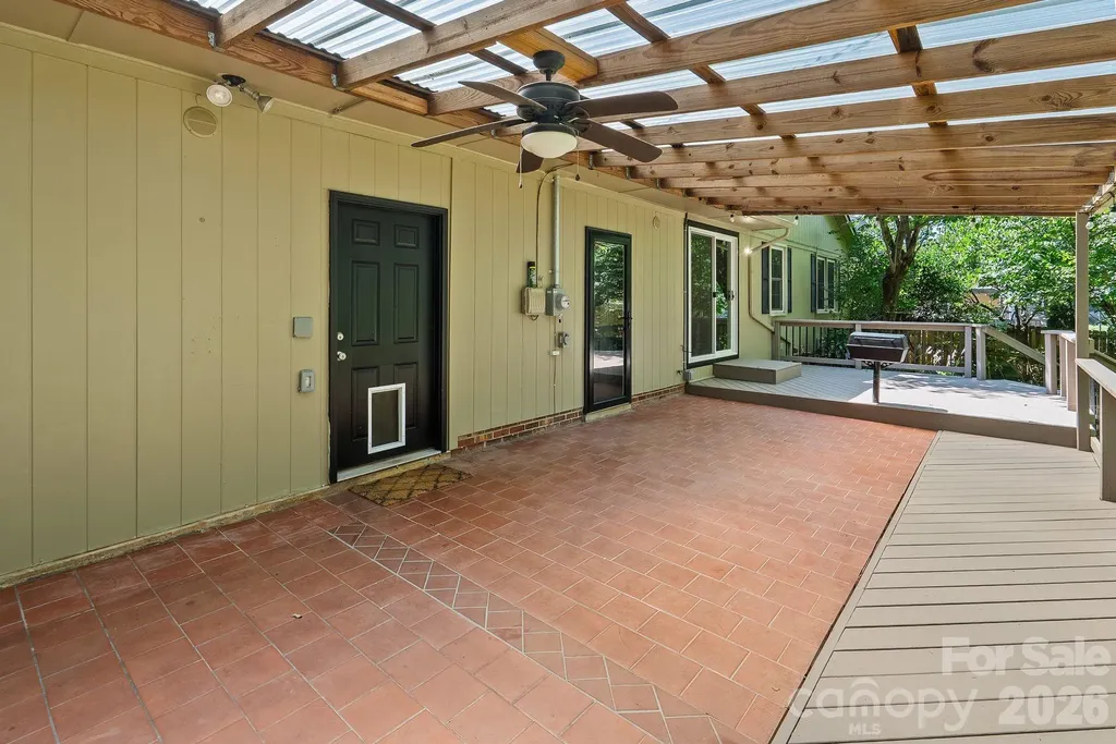 138 Castlerock Drive Asheville NC 28806