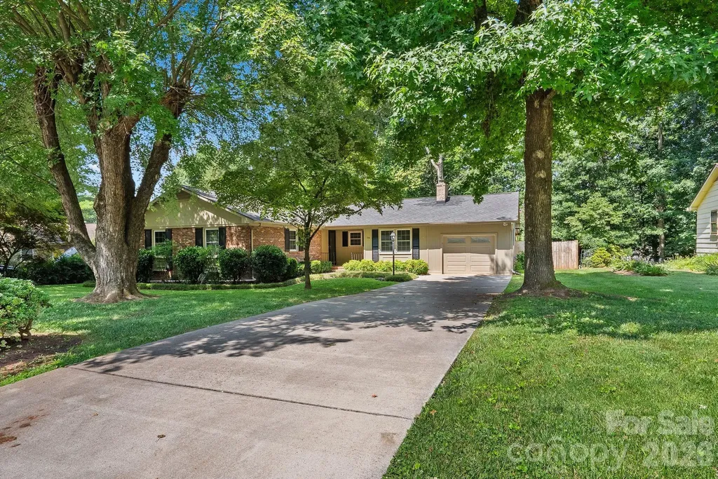 138 Castlerock Drive Asheville NC 28806