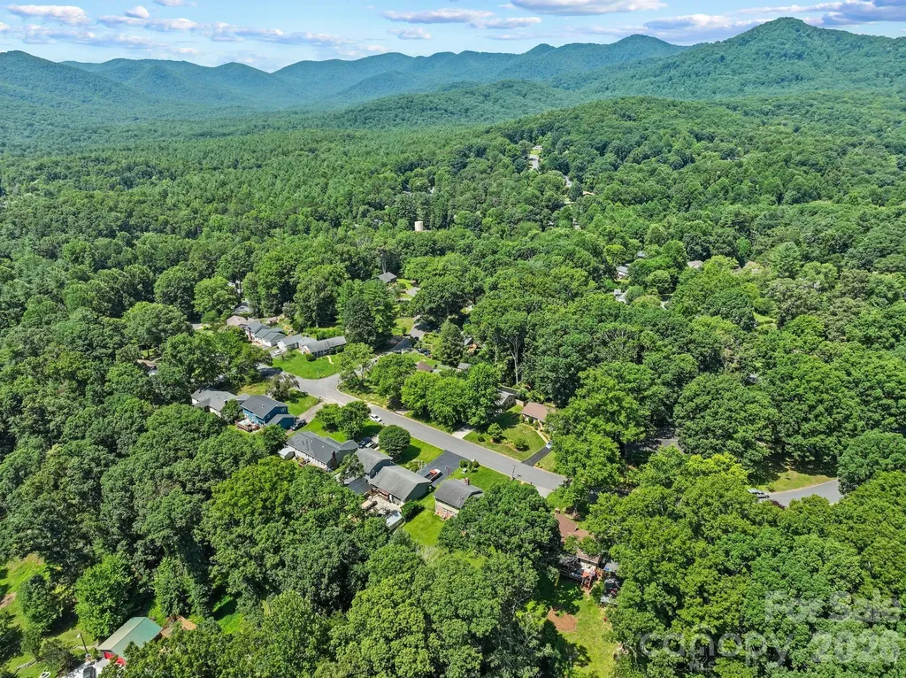 138 Castlerock Drive Asheville NC 28806