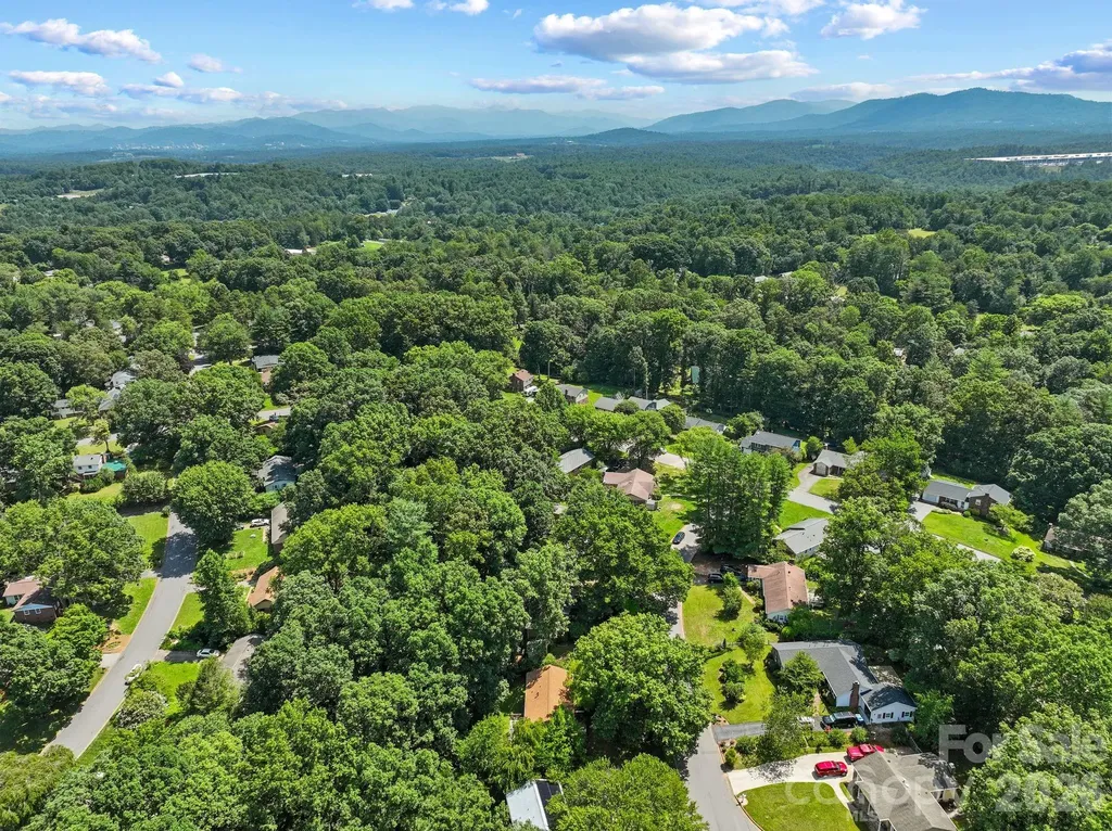 138 Castlerock Drive Asheville NC 28806