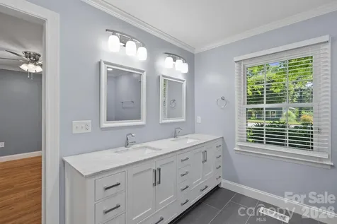 138 Castlerock Drive Asheville NC 28806