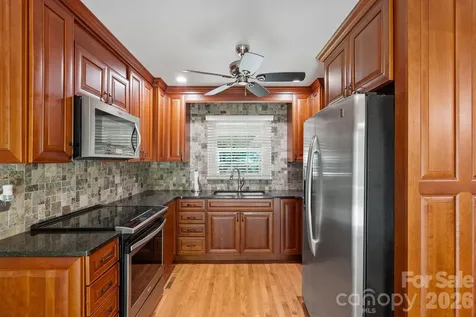 138 Castlerock Drive Asheville NC 28806