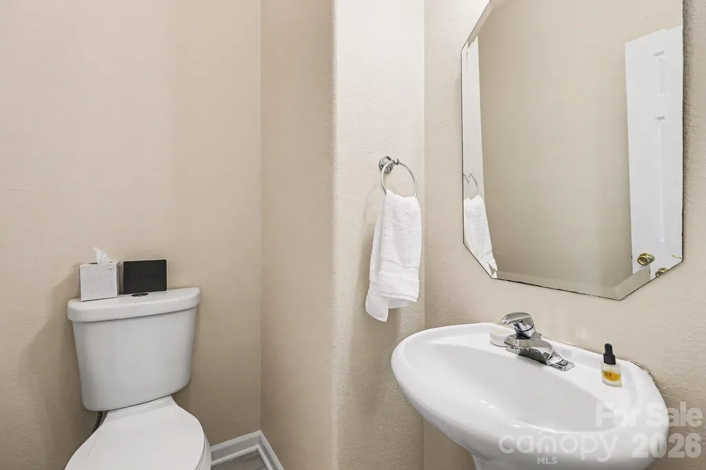 8601 Sawleaf Court Charlotte NC 28215