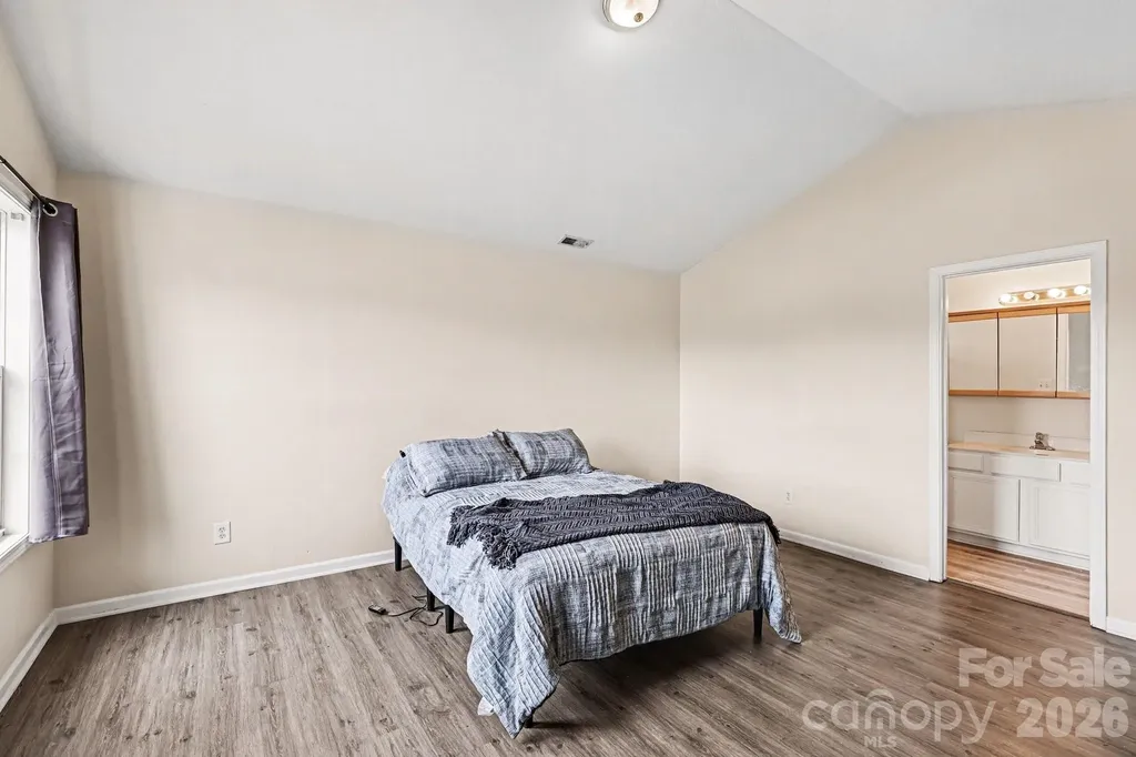 8601 Sawleaf Court Charlotte NC 28215