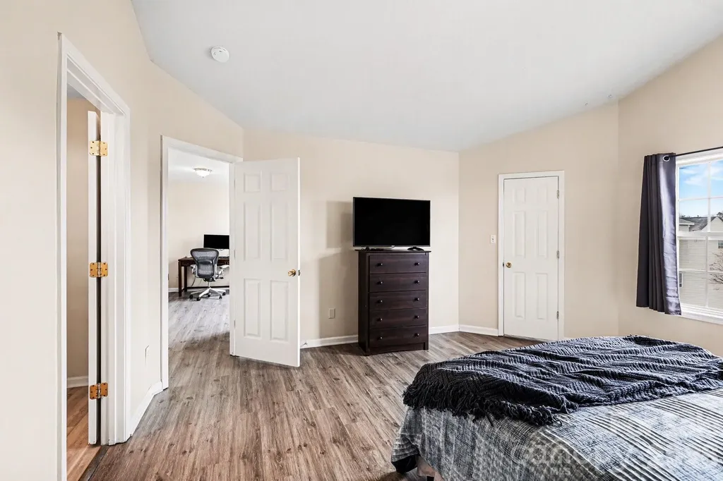 8601 Sawleaf Court Charlotte NC 28215