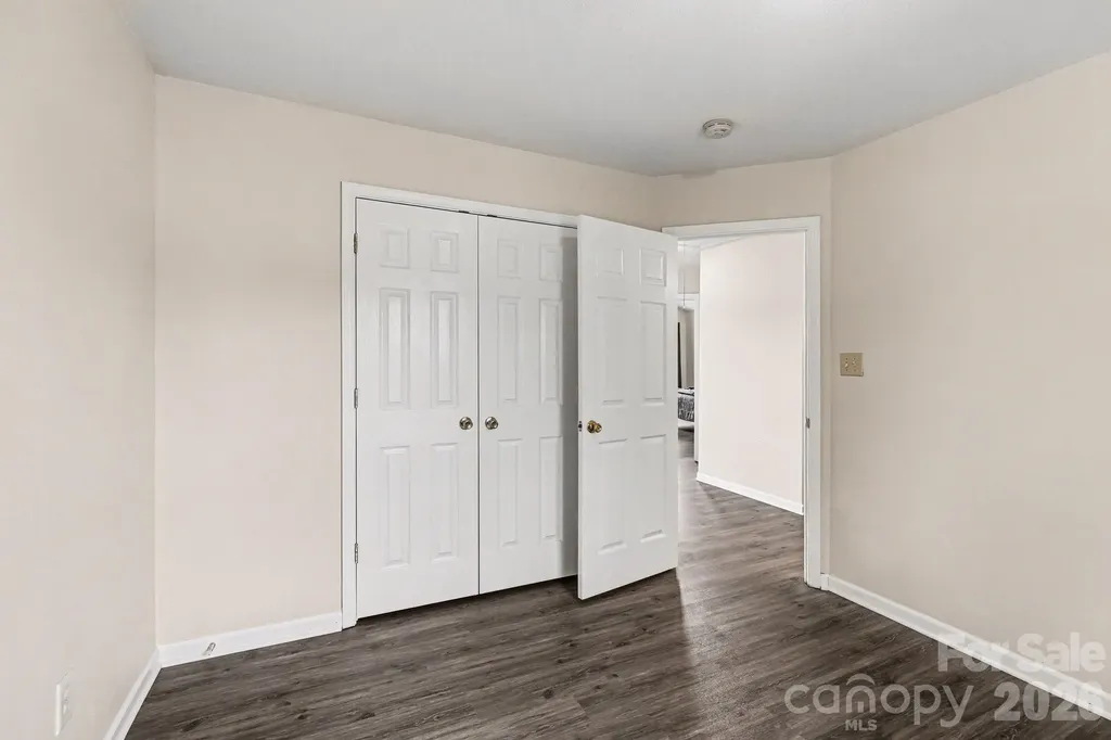 8601 Sawleaf Court Charlotte NC 28215