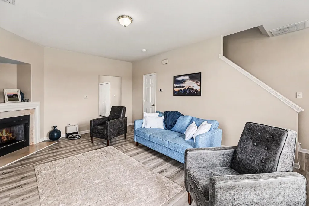 8601 Sawleaf Court Charlotte NC 28215
