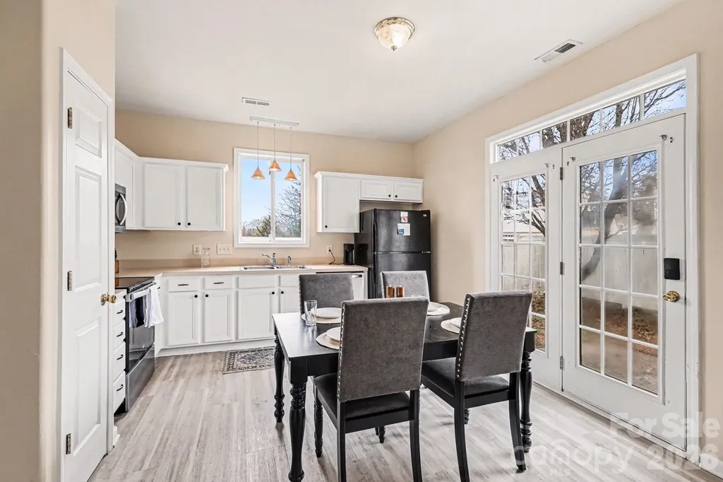 8601 Sawleaf Court Charlotte NC 28215