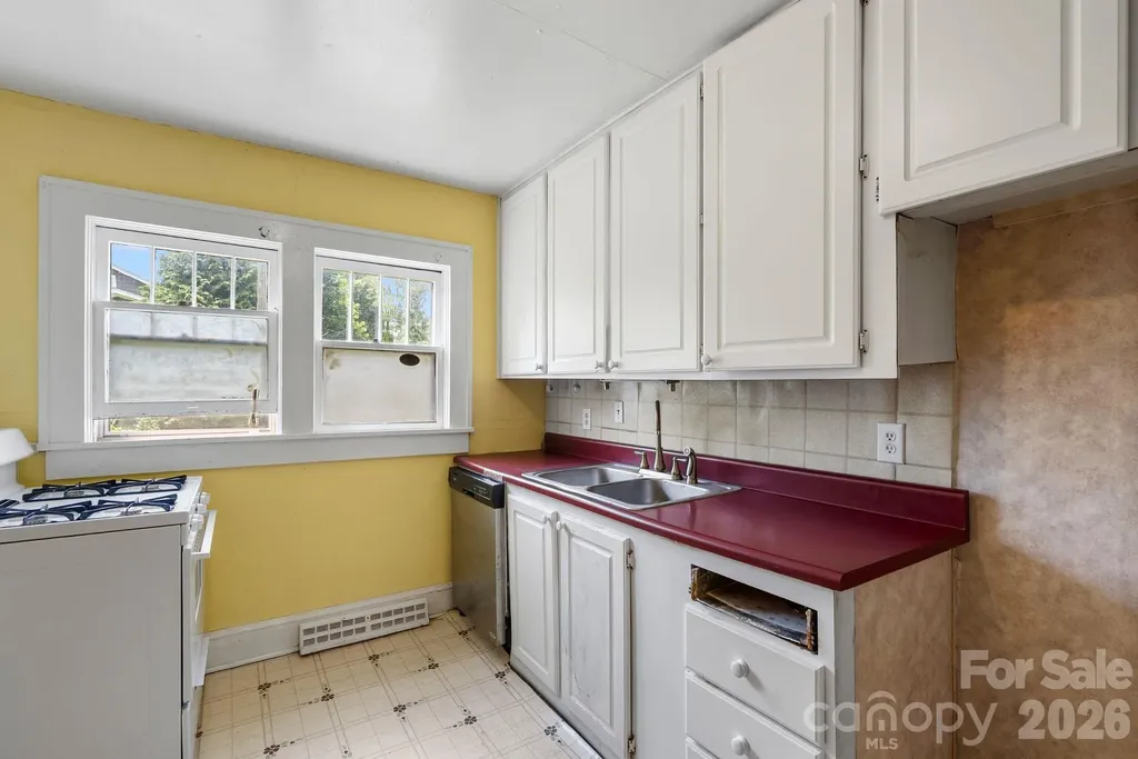 49 Church Street Weaverville NC 28787