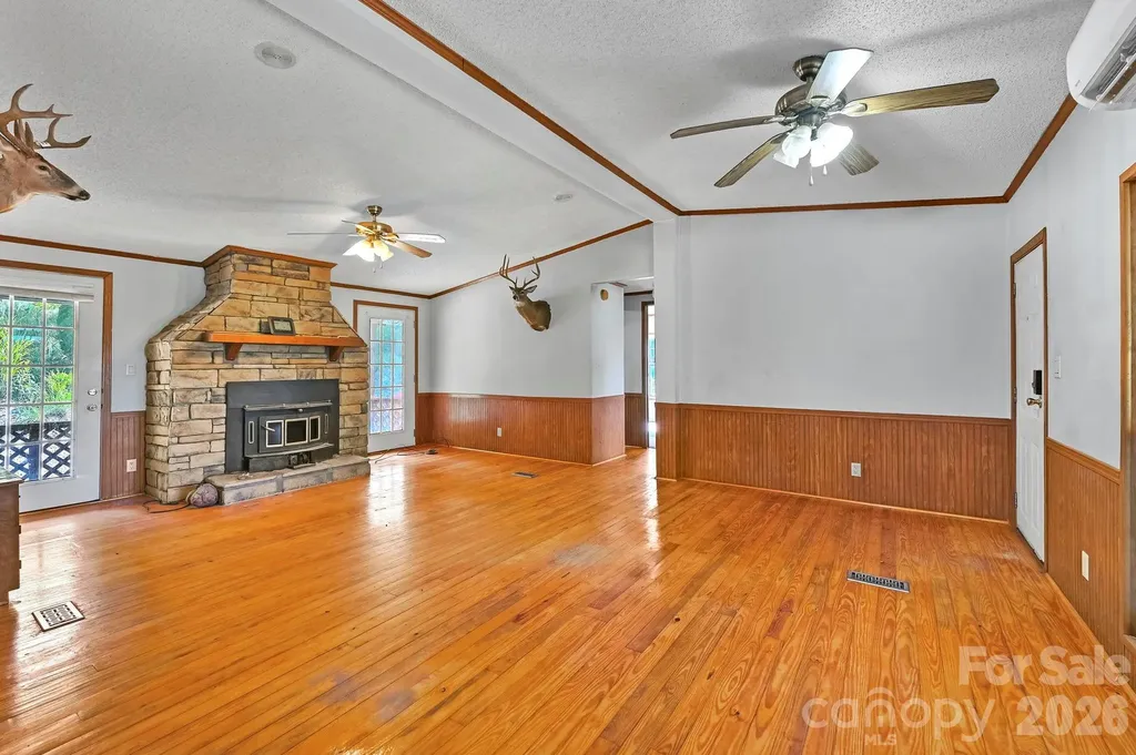 284 Paul Gosnell Road Marshall NC 28753