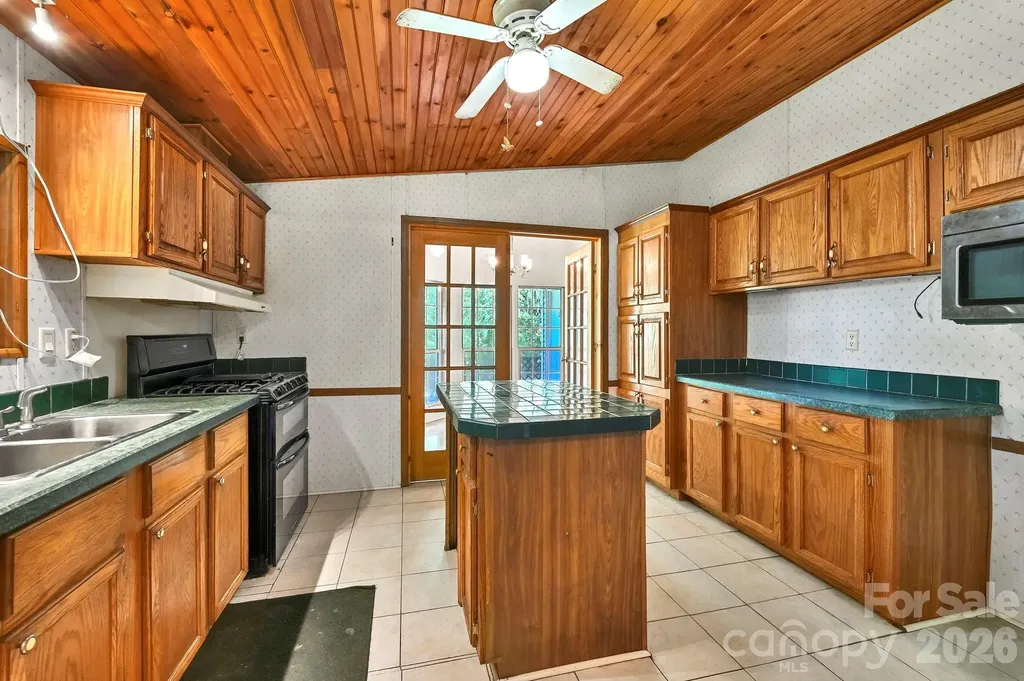 284 Paul Gosnell Road Marshall NC 28753