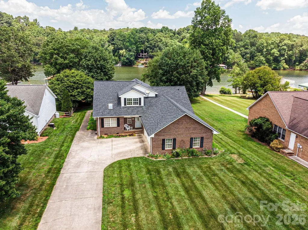 1857 Hidden Pointe Drive Hickory NC 28601