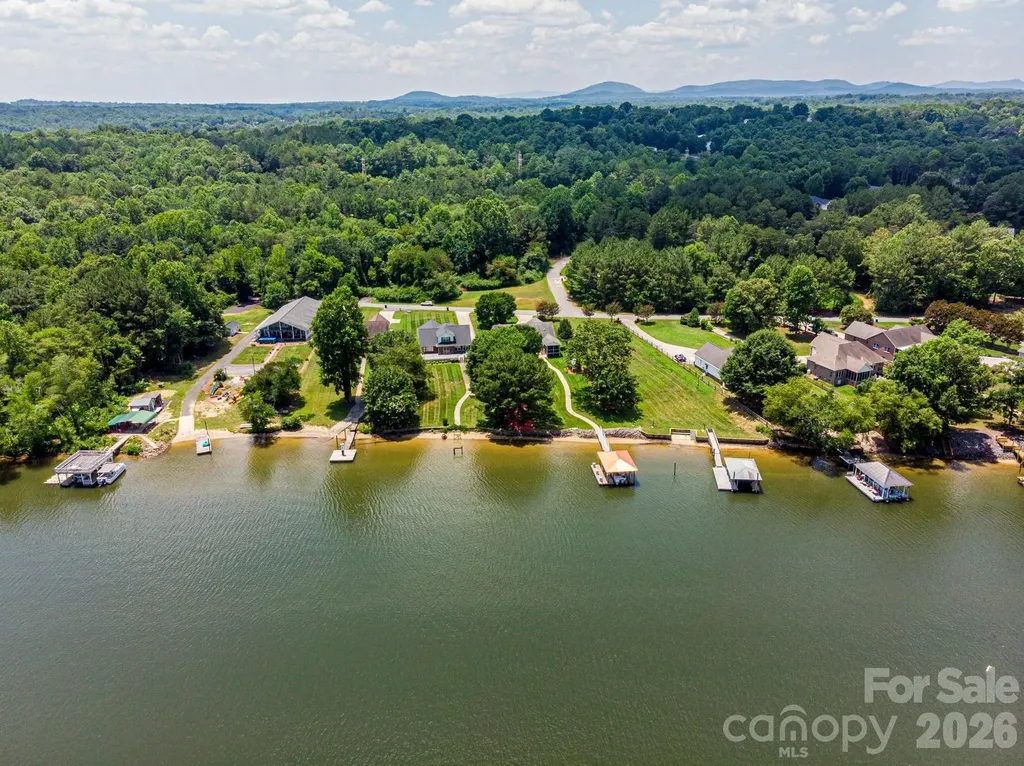 1857 Hidden Pointe Drive Hickory NC 28601