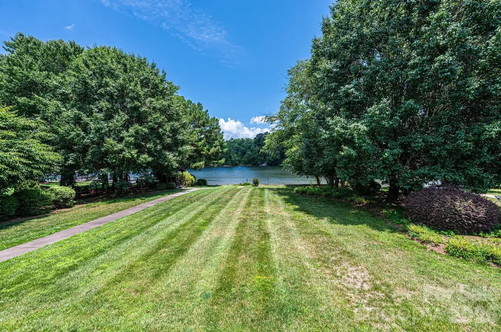 1857 Hidden Pointe Drive Hickory NC 28601
