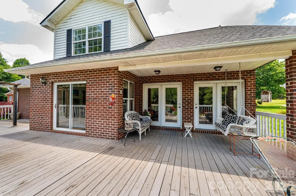 1857 Hidden Pointe Drive Hickory NC 28601