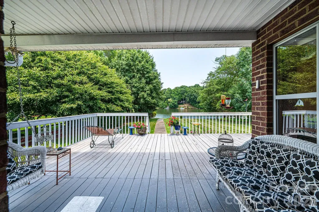 1857 Hidden Pointe Drive Hickory NC 28601