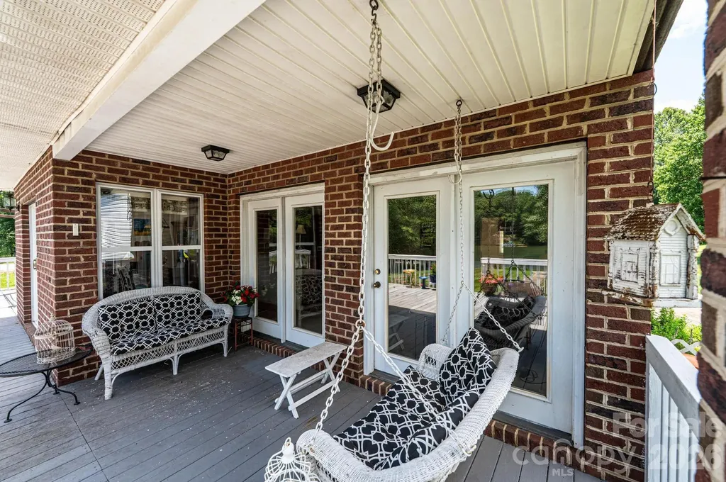 1857 Hidden Pointe Drive Hickory NC 28601