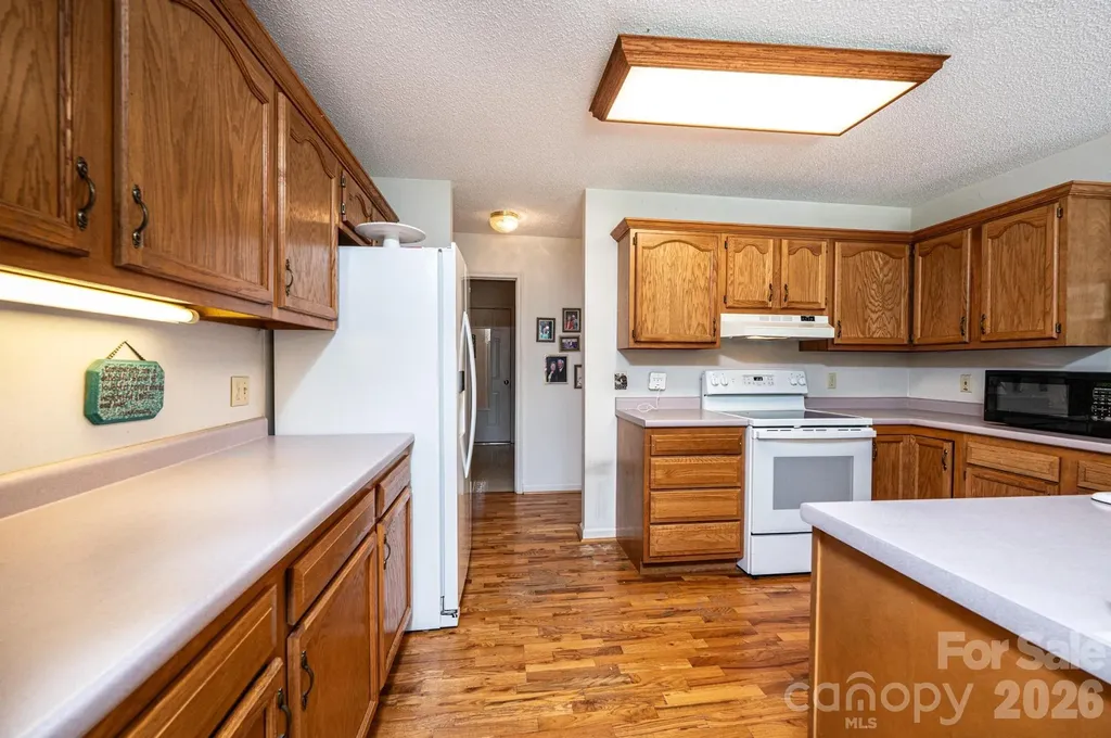 1857 Hidden Pointe Drive Hickory NC 28601