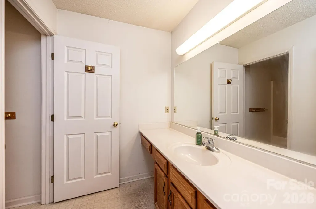 1857 Hidden Pointe Drive Hickory NC 28601