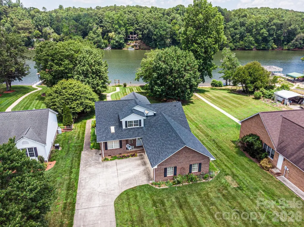 1857 Hidden Pointe Drive Hickory NC 28601