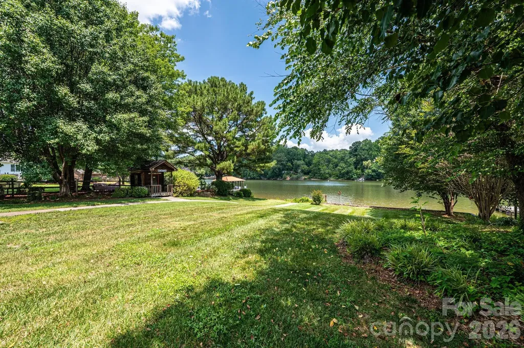 1857 Hidden Pointe Drive Hickory NC 28601