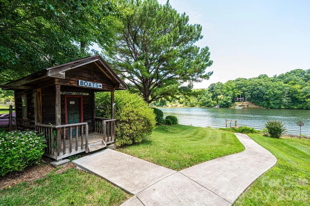 1857 Hidden Pointe Drive Hickory NC 28601