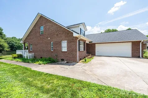 1857 Hidden Pointe Drive Hickory NC 28601