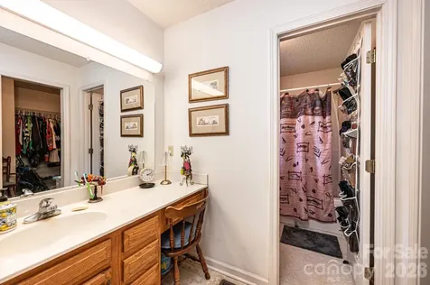 1857 Hidden Pointe Drive Hickory NC 28601