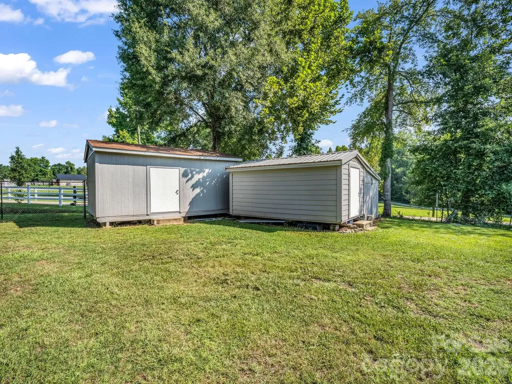 599 Old Henrietta Road Forest City NC 28043