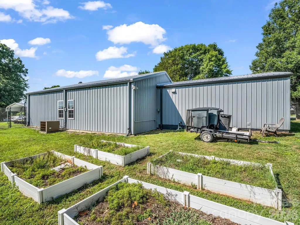 599 Old Henrietta Road Forest City NC 28043