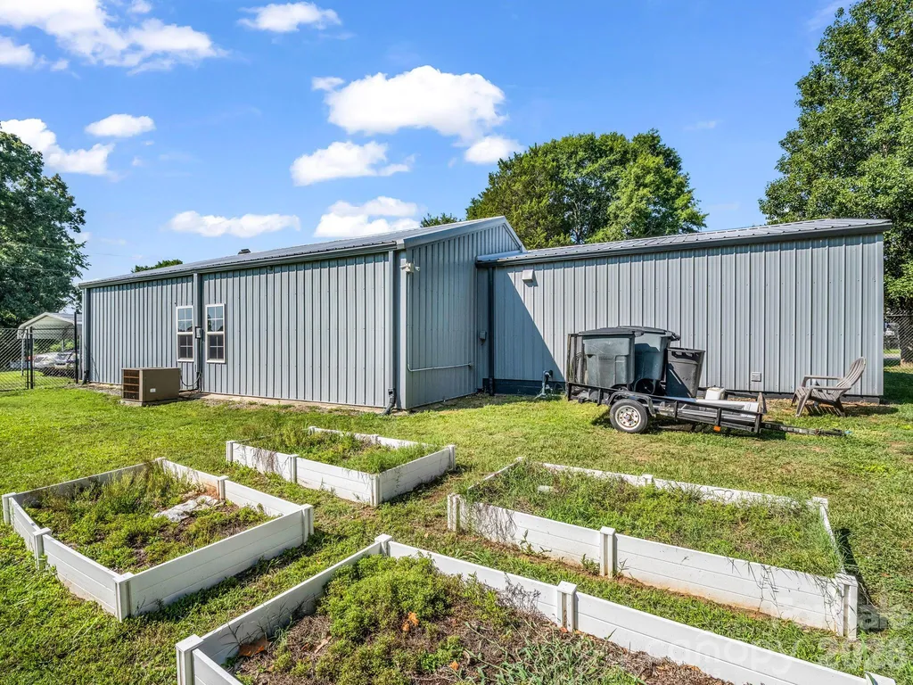 599 Old Henrietta Road Forest City NC 28043