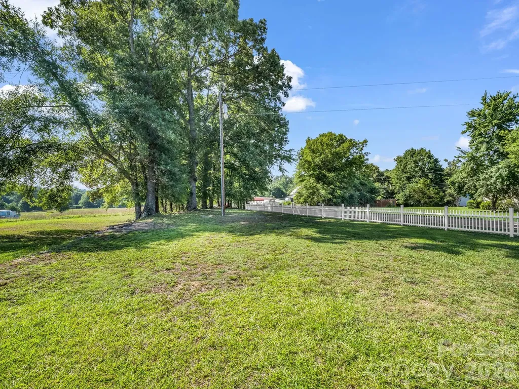 599 Old Henrietta Road Forest City NC 28043