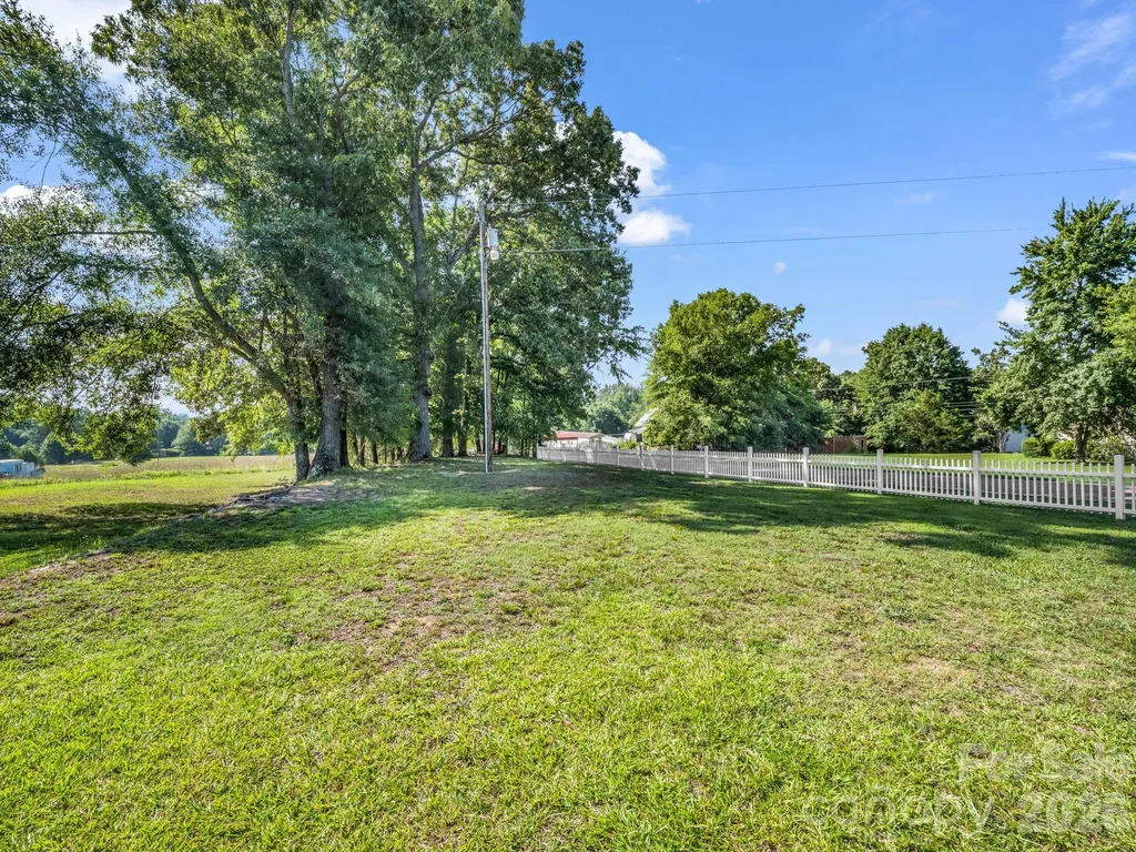 599 Old Henrietta Road Forest City NC 28043
