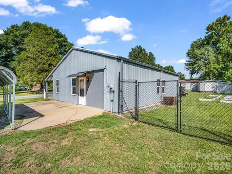 599 Old Henrietta Road Forest City NC 28043